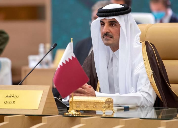 إشادة وجدل حول مشاركة أمير قطر في قمة بغداد