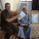 رجل يبرر رقصه مع النساء بأنه “مريض” و”عنده شهداء”