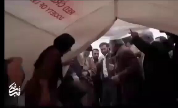 المرشد الإيراني خامنئي يستضيف عائلة تضررت من الأمطار
