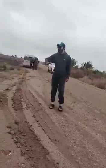 شيخ عشيرة يتصدى لآليات إيرانية في أرضه بالبصرة